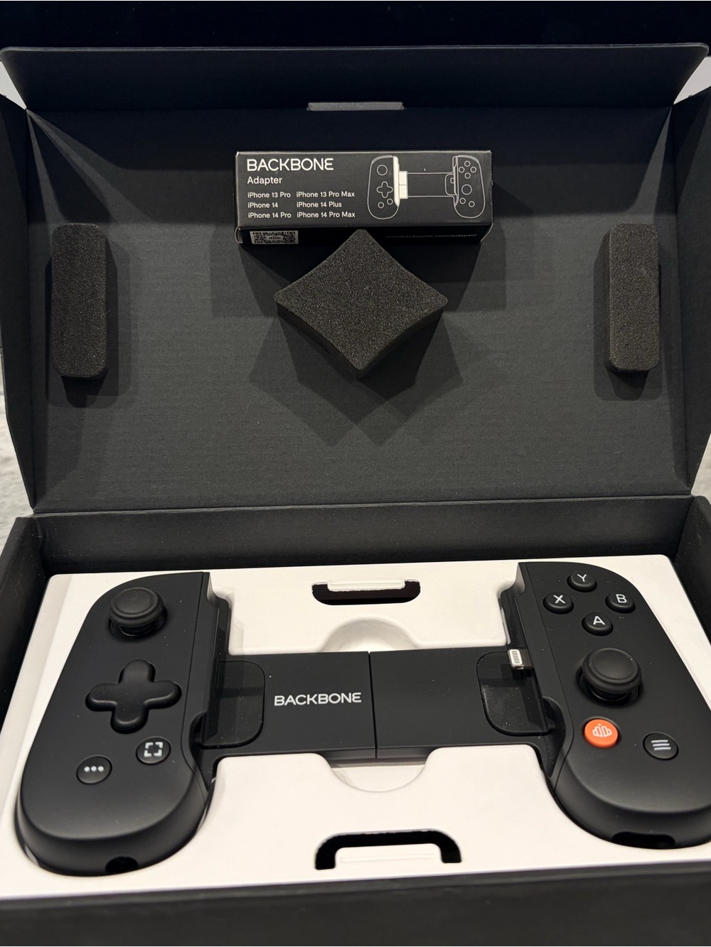 Backbone Compact Black Mobile Gaming Controller - Picture 3 of 4